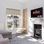 Station View Apartment