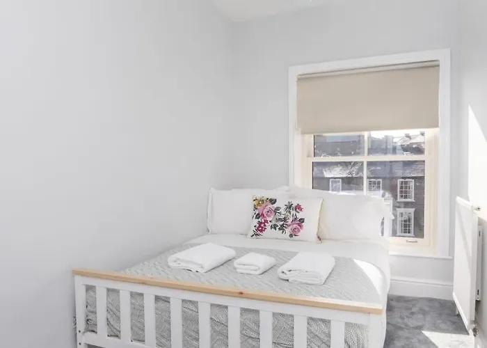 Station View Apartment